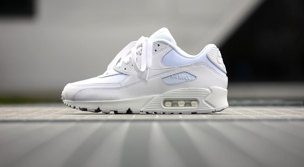 NIKE AIR MAX 90 ESSENTIAL "WHITEOUT" RESTOCK☆